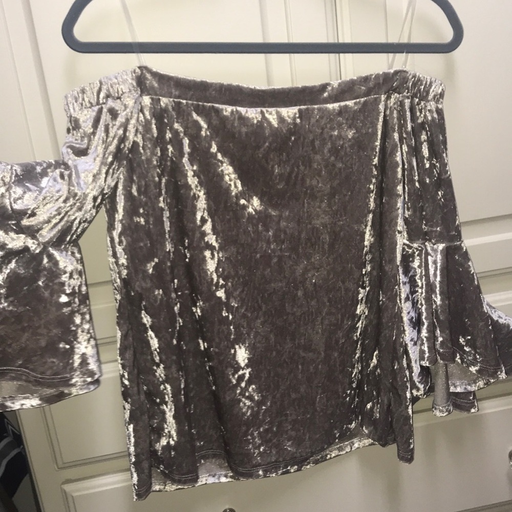 Off the shoulder velvet shirt<3